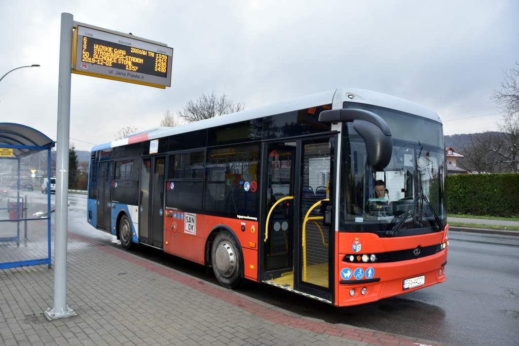 Dodatkowe kursy autobusów i zmiany cen biletów