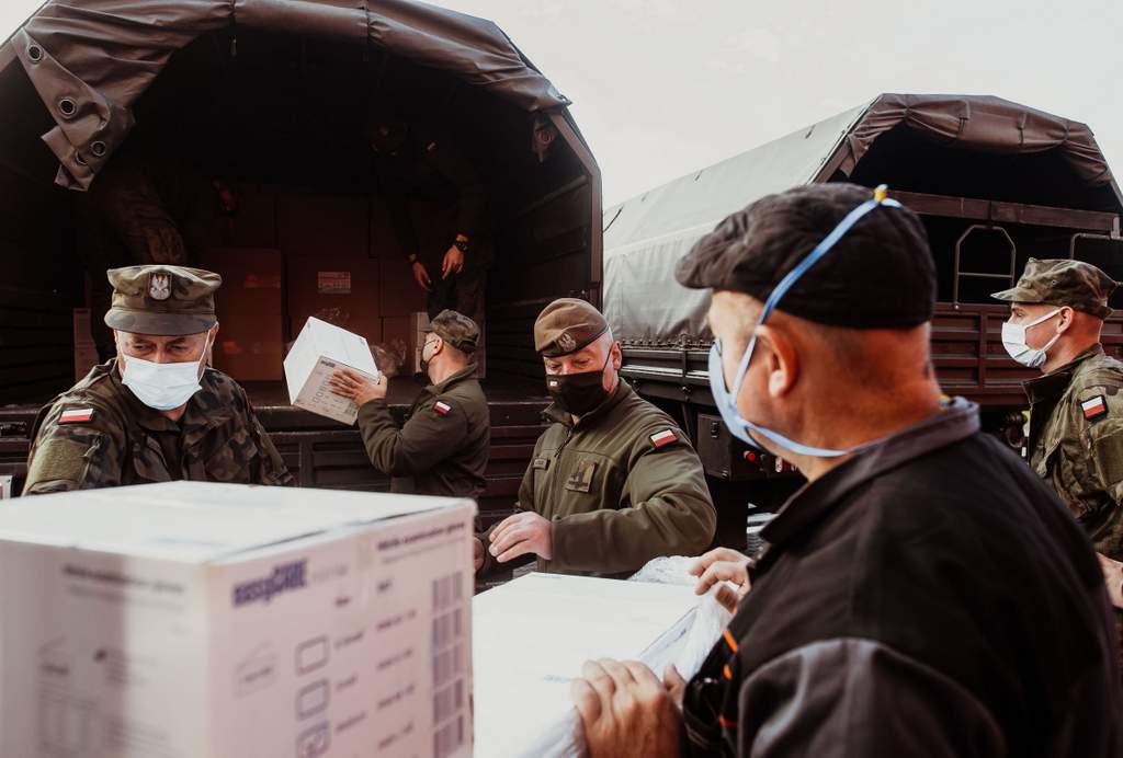 Żołnierze 3. PBOT dostarczą ponad 2 miliony maseczek i środków ochrony indywidualnej na całym Podkarpaciu