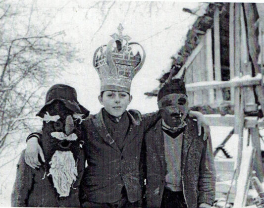 Kolędnicy z Brzeżawy, 1963 r. fot. A Miller
