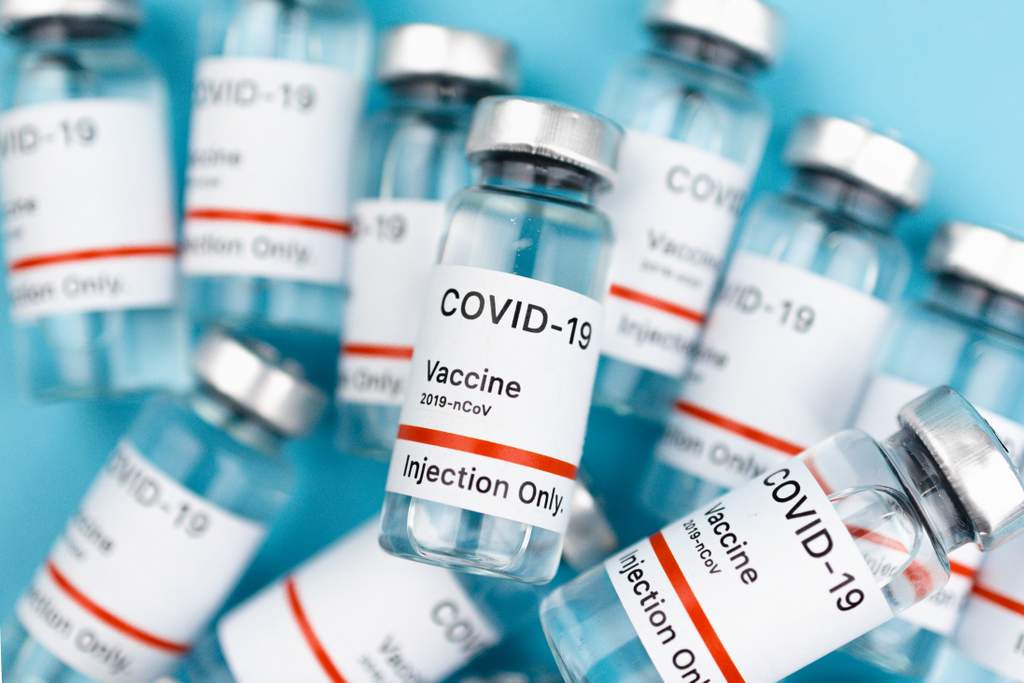 Testy i szczepienia przeciw COVID-19 „krok po kroku”
