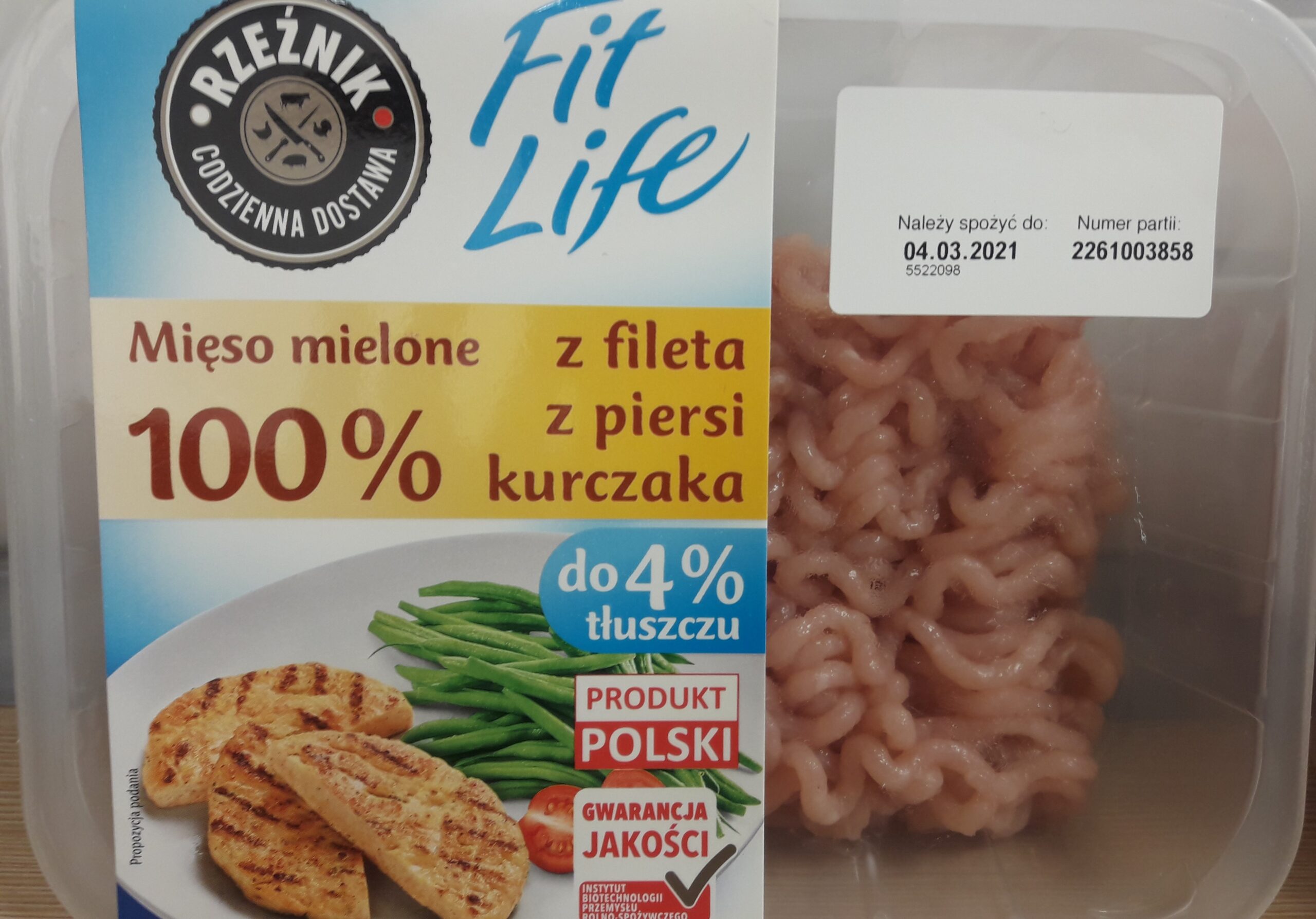 Wykryto salmonellę w mięsie z kurczaka z Biedronki i Lidla