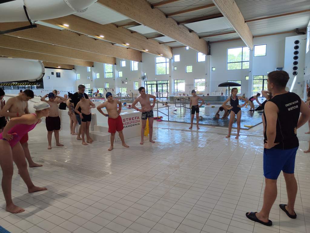 Ukraińskie dzieci zakończyły zajęcia na basenie