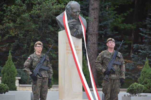 Popiersie ks. Peszkowskiego w centrum miasta - odsłonięcie pomnika