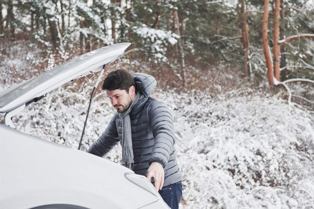 Zimowe usterki – jak ich uniknąć i przygotować auto do zimy? 6 dobrych praktyk kierowców