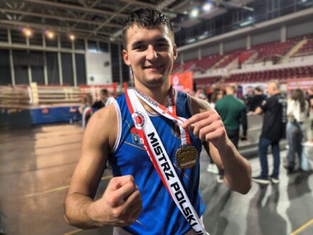 ALEKSANDER SIKORA Z KLUBU BOKSERSKIEGO STREET AUTONOMY MISTRZEM POLSKI JUNIORÓW DO 90 KG!